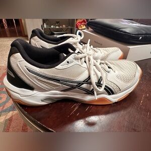 Asics Women’s Gel-Rocket Volleyball Sneakers Size 10.